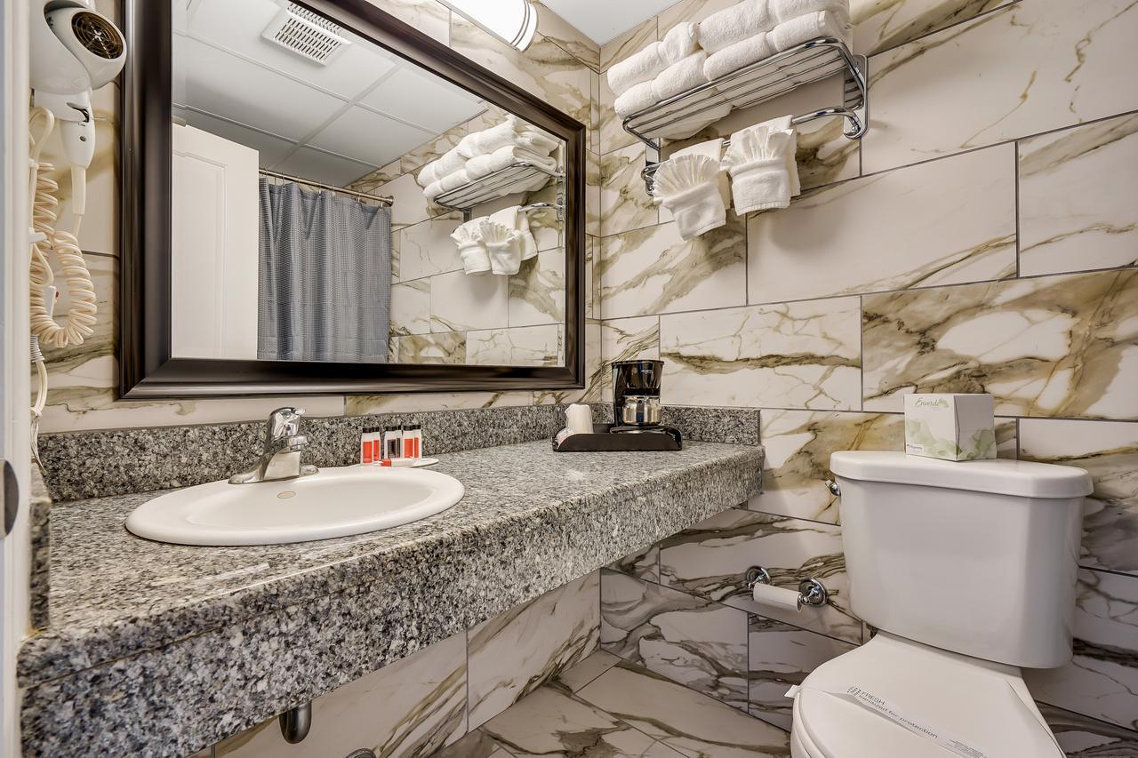 Blue Creek Inn Waretown Εξωτερικό φωτογραφία