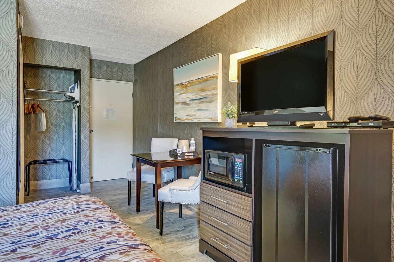 Blue Creek Inn Waretown Εξωτερικό φωτογραφία