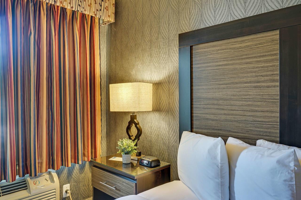 Blue Creek Inn Waretown Εξωτερικό φωτογραφία